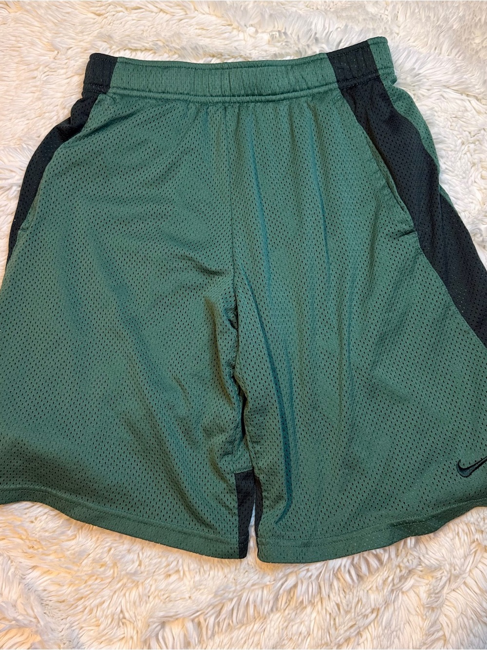 Nike Men’s size small Forest Green Mesh Athletic Shorts no liner 10” inseam